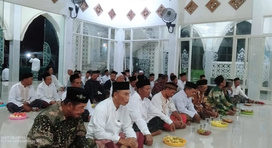 Lailatul Ijtima' ke 23 pengurus harian MWCNU, Pengurus ranting NU Jrebeng, pengurus ranting se-Wakil Cabang NU Dukun, juga hadir di tengah-tengah forum tersebut Kepala Desa Jrebeng. Foto: dok MWCNU Dukun/NUGres