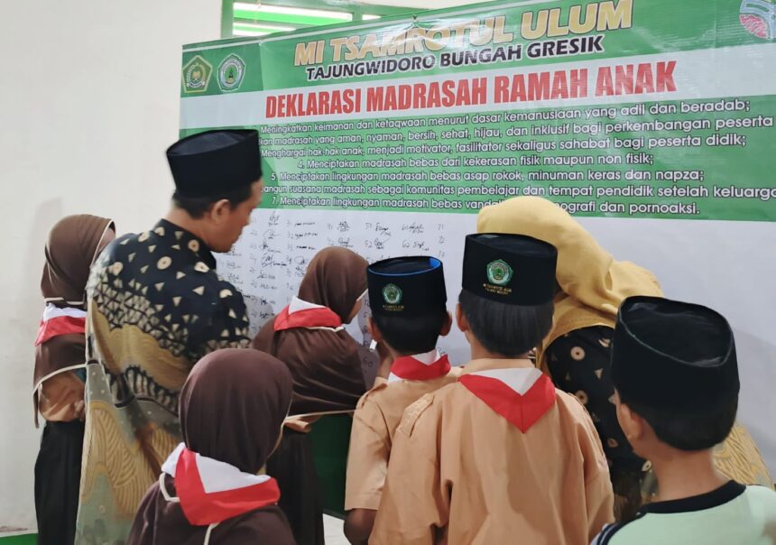 MI Tsamrotul Ulum Tajungwidoro Kecamatan Bungah Gresik mendeklarasikan diri sebagai Madrasah Ramah Anak, Rabu (28/8/2024). Foto: dok MI Tsamrotul Ulum Tajungwidoro/NUGres