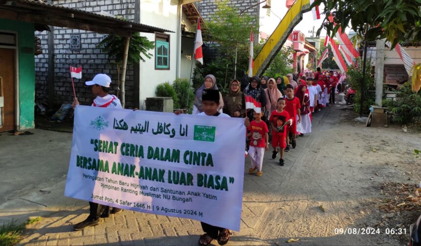 Pimpinan Ranting Muslimat NU Bungah bersama puluhan anak yatim piatu menggelar Peringatan Tahun Baru Hijriah dan Santunan Anak Yatim dirangkai dengan jalan sehat serta undian berhadiah, Jumat (9/8/2024) pagi. Foto: dok LTN MWCNU Bungah