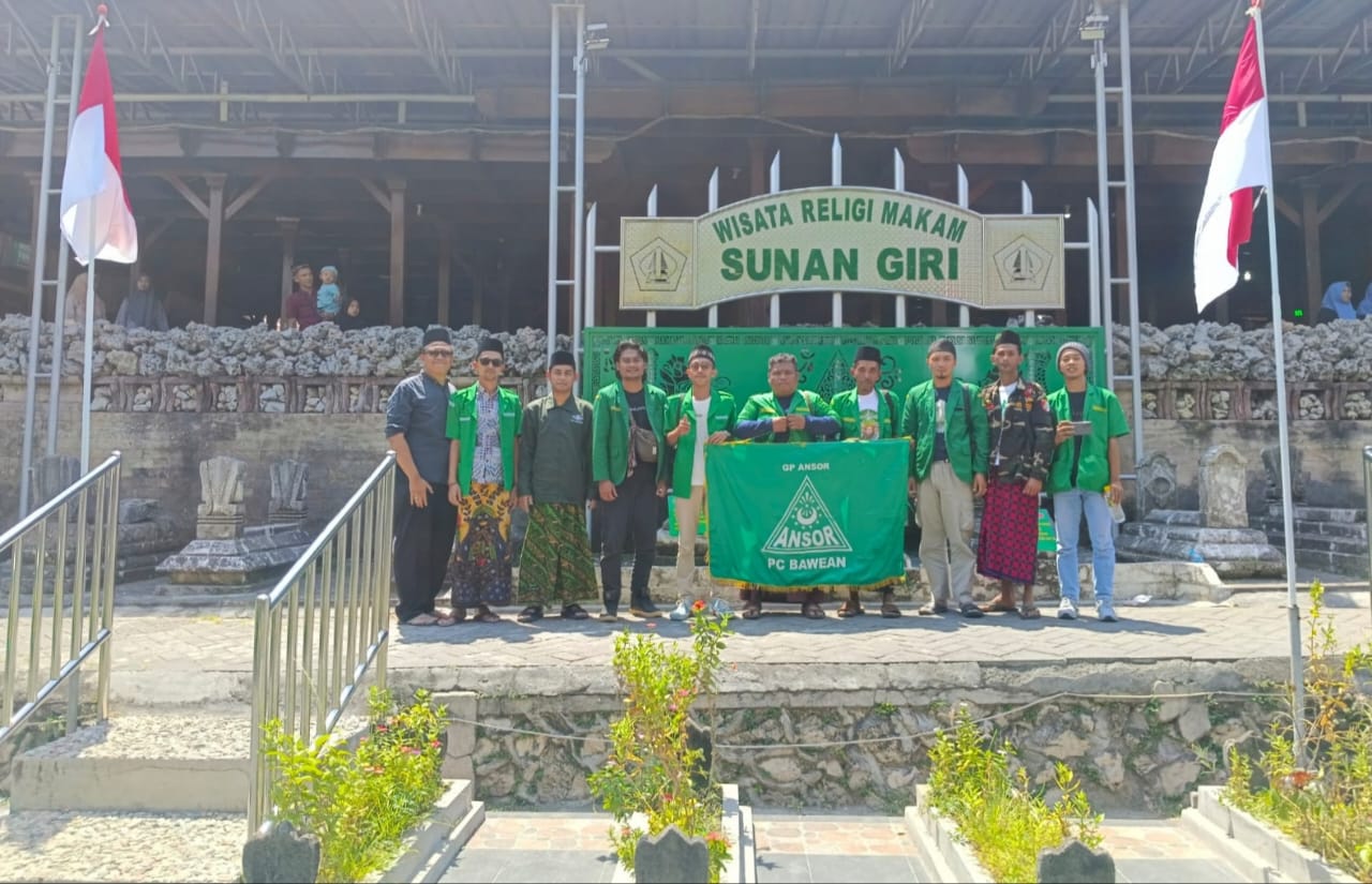 Rombongan GP Ansor Bawean saat berziarah di Makam Sunan Giri. Foto: dok PC GP Ansor Bawean/NUGres