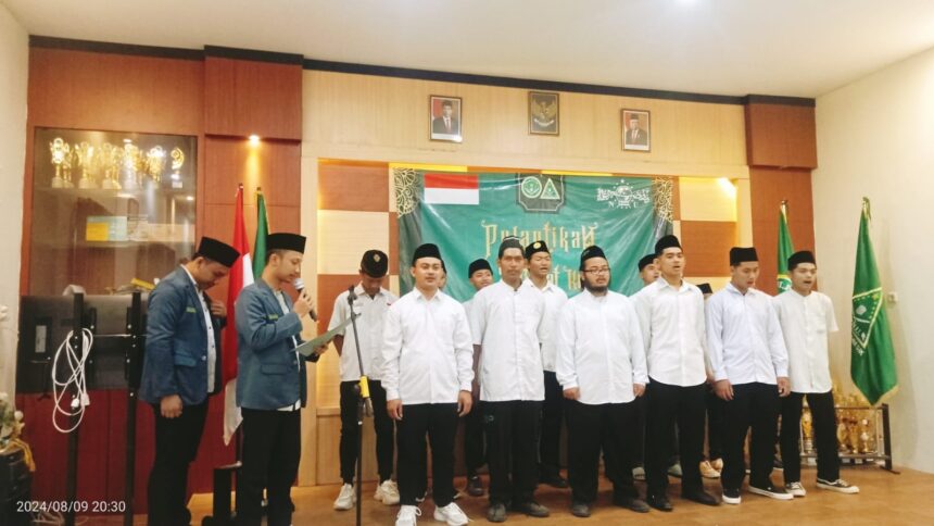 Pelantikan Pimpinan Anak Cabang (PAC) IPNU IPPNU Kebomas, Ketua Pimpinan Cabang (PC) IPNU Gresik sampaikan tiga matra dalam berjamiyah menurut Ketua Umum PBNU. Foto: dok PAC IPNU IPPNU Kebomas/NUGres