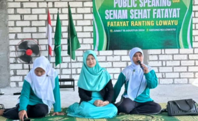 Pimpinan Ranting (PR) Fatayat NU Lowayu bekali kader kemampuan berkomunikasi dengan menyelenggarakan Pelatihan Public Speaking, Jumat (16/8/2024). Foto: dok PR Fatayat NU Lowayu/NUGres