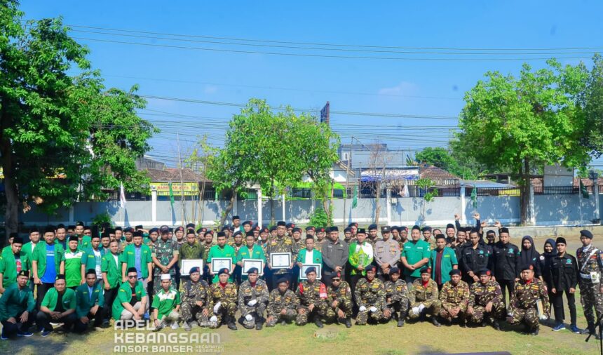 Ratusan kader GP Ansor, Banser dan Pagar Nusa di Kedamean Gresik mengikuti Apel Kebangsaan, Ahad (29/9/2024). Foto: Zuhdi Yazid/NUGres