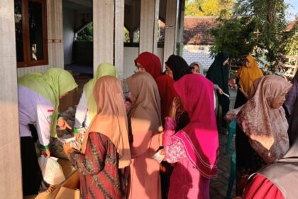 Bazar Sembako Murah Lazisnu Ranting NU Sedagaran pada Jumat (27/9/2024), disambut antusias oleh warga. Foto: dok Lazinu Ranting Sedagaran/NUGres