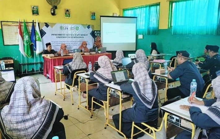 Pengabdian dosen Universitas Qomaruddin berupa pelatihan bagi guru SMP Maa'arif Miftahul Ulum terkait pembuatan modul ajar dan media pembelajaran berbasis Artificial Intelligence (AI). Foto: ist/NUGres