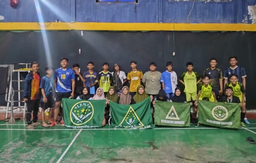 Pimpinan Ranting (PR) IPNU IPPNU Banyuurip dan Sekapuk menggelar kegiatan sparing olahraga Futsal dan Badminton sebagai sarana jalin relasi dan konsolidasi, Rabu (4/9/2024). Foto: dok PR IPNU IPPNU Banyuurip/NUGres