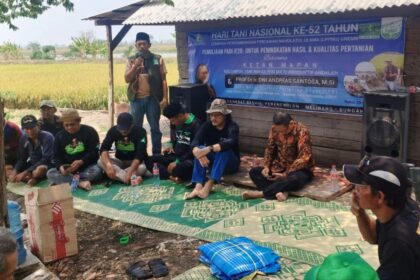 Peringatan Hari Tani Nasional 2024, Pengurus Cabang LPPNU Gresik, Ketan Mapan, Kader Madrasah Pertanian dan sejumlah petani menyambut kedatangan guru besar IPB bersama tim AB2TI, Rabu (25/9/2024). Foto: dok PC LPPNU Gresik/NUGres