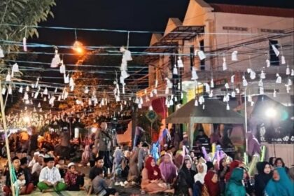 Peringatan Maulid Nabi Muhammad Saw 1446 Hijriah di Sekapuk Ujungpangkah Gresik dengan jabutan bernilai puluhan juta rupiah mengundang animo masyarakat. Foto: ist/NUGres