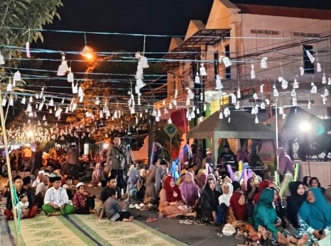 Peringatan Maulid Nabi Muhammad Saw 1446 Hijriah di Sekapuk Ujungpangkah Gresik dengan jabutan bernilai puluhan juta rupiah mengundang animo masyarakat. Foto: ist/NUGres