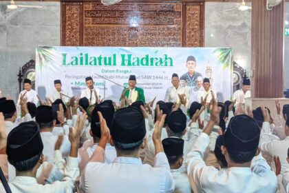 Lailatul Hadrah ISHARI NU di Masjid Jami' Tebuwung Dukun Gresik, Ahad (22/9/2024) malam. Foto: Syafik Hoo/NUGres