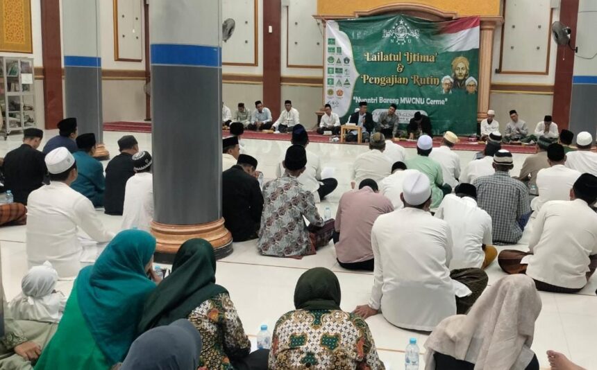 Lailatul Ijtima' MWCNU Cerme dirangkaikan dengan Peringatan Maulid Nabi Muhammad Saw serta diwarnai dengan pengukuhan KBIHU MWCNU Cerme. Foto: dok MWCNU Cerme/NUGres