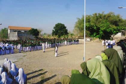 Lembaga Pendidikan Maarif NU Randegansari Driyorejo Gresik menggelar upacara peringatan Hari Lahir (Harlah) ke-95 Ma'arif NU, Kamis (19/9/2024). Foto: dok LPMNU Randegansari/NUGres