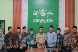 Tim BMT NU bersama MWCNU Ujungpangkah, belajar sistem pengelolaan keuangan ke KSPPS NU Dukun pada Selasa (3/9/2024). Foto: dok MWCNU Ujungpangkah/NUGres