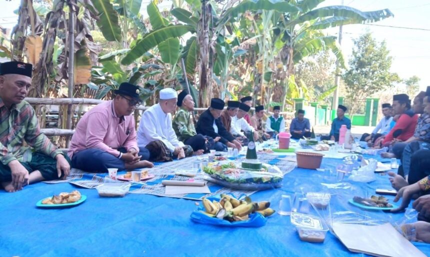 Pengurus MWCNU Dukun menggelar kenduri da doa bersama pembangunan dan pengembangan kantor MWCNU Dukun serta Klinik An Nahdlah, Ahad (15/9/2024). Foto: dok MWCNU Dukun/NUGres