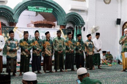 Lailatul Ijtima' MWCNU Bungah dengan tuan rumah Ranting NU Mojopuro Wetan juga dirangkaikan dengan pelantikan PRNU Mojopuro Wetan masa khidmat 2024 - 2029 serta peresmian Graha NU Ranting Mojopuro Wetan, Sabtu (28/9/2024). Foto: dok LTN MWCNU Bungah/NUGres