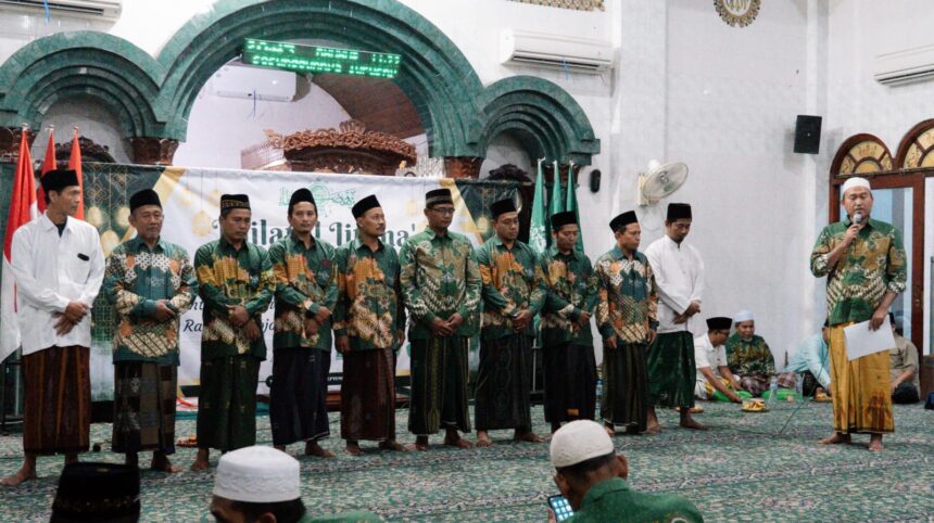 Lailatul Ijtima' MWCNU Bungah dengan tuan rumah Ranting NU Mojopuro Wetan juga dirangkaikan dengan pelantikan PRNU Mojopuro Wetan masa khidmat 2024 - 2029 serta peresmian Graha NU Ranting Mojopuro Wetan, Sabtu (28/9/2024). Foto: dok LTN MWCNU Bungah/NUGres