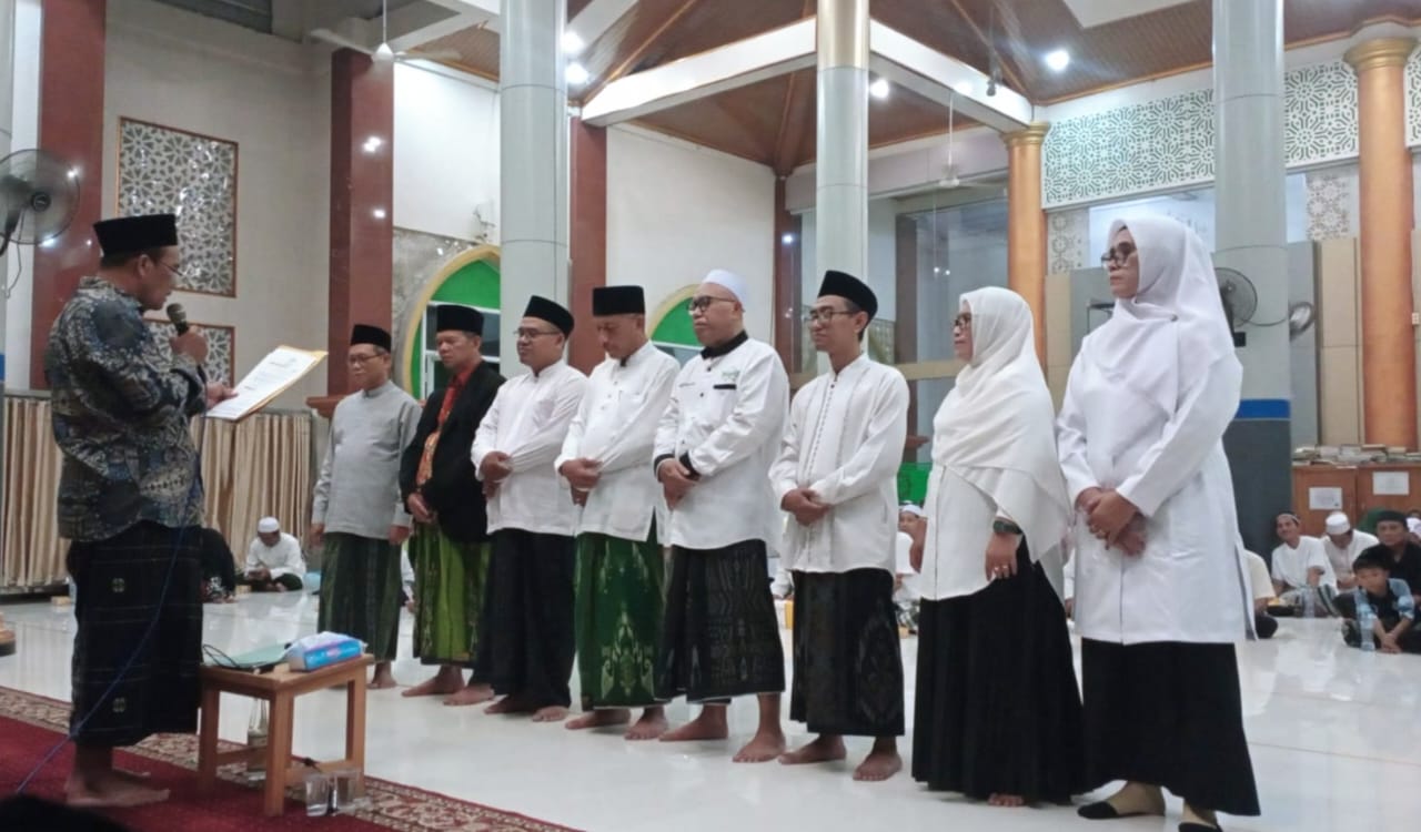 Prosesi pengukuhan Pengurus KBIHU MWCNU Cerme. Foto: dok MWCNU Cerme/NUGres