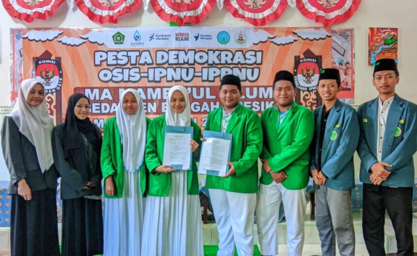 Nakhoda baru Pimpinan Komisariat (PK) IPNU IPPNU MA Mamba'ul Ulum Bedanten, Kecamatan Bungah, Gresik terpilih dalam Rapat Anggota yang digelar Kami (12/9/2024). Foto: dok PK IPNU IPPNU MA Mamba'ul Ulum Bedanten/NUGres