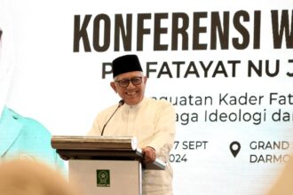 Ketua Tanfidziyah PWNU Jawa Timur, KH Abdul Hakim Mahfudz saat menyampaikan Sambutan pembukaan Konferwil XVI Fatayat NU Jatim. Foto: dok PW Fatayat NU Jatim/NUGres