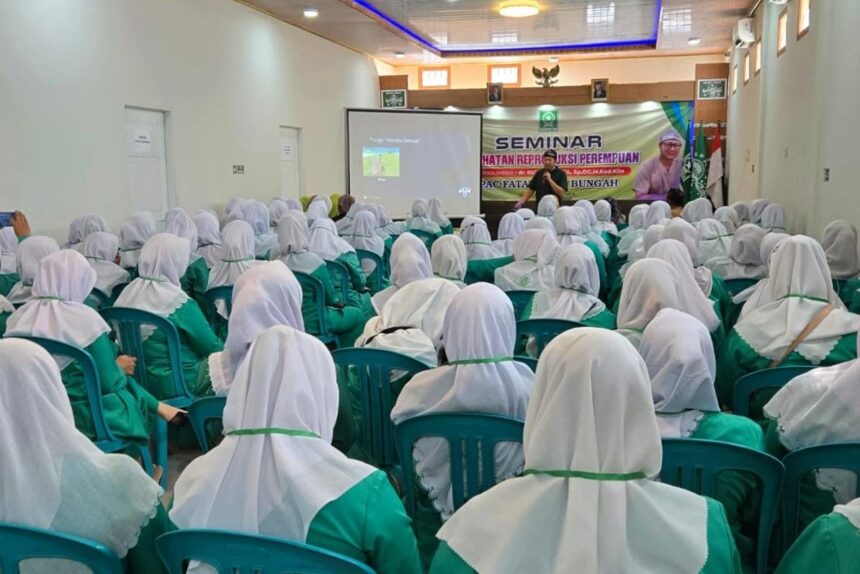 Ratusan kader Fatayat NU se-Anak Cabang Bungah mengikuti Seminar Kesehatan Reproduksi Perempuan, Jumat (13/9/2024). Foto: dok PAC Fatayat NU Bungah/NUGres