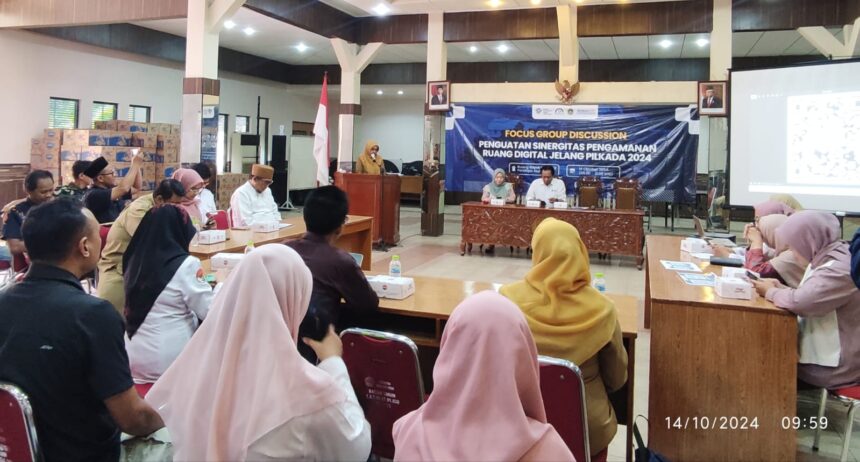 Dinas Kominfo Jawa Timur bekerja sama dengan Komite Komunikasi Digital Jatim dan berkolaborasi dengan Diskominfo Gresik selenggarakan Focus Group Discussion (FGD) dengan stakeholder media dan influencer di Kabupaten Gresik, Senin (14/10/2024). Foto: Chidir/NUGres