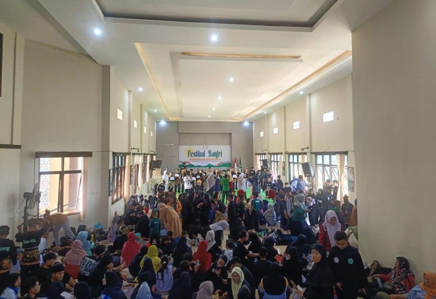 Salah satu penampakan suasana Festival Santri 2024 di Aula Lantai 3 Gedung PCNU Gresik, Kamis (24/10/2024). Foto: Luthfi/NUGres