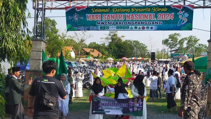 MWCNU Balongpanggang mengadakan Jalan Sehat yang diikuti ribuan warga Nahdliyin se-kecamatan Balongpanggang, Gresik pada Rabu (30/10/2024). Foto: dok MWCNU Balongpanggang/NUGres