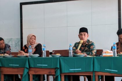 Acara Baseline Madrasah Ibtidaiyah (MI) Darussa'adah Karangtumpuk Campurejo Panceng Gresik, menggandeng para pakar untuk penguatan pendidikan, Senin (14/10/2024). Foto: dok MI Darussa'adah Karangtumpuk/NUGres