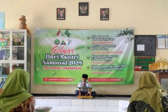 Salah satu peserta nampak antusias menunjukkan bakat dan kemampuan dalam ajang Musabaqah Tartilul Qur'an dalam rangka memperingati Hari Santri Nasional Tahun 2024 yang diselenggarakan oleh IPNU IPPNU Ranting Tambakrejo, Duduksampeyan Gresik. Foto: dok PR IPNU IPPNU Tambakrejo/NUGres