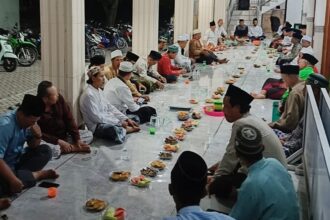 Penuh kebersamaan, Pengurus Ranting Nahdlatul Ulama (PRNU) Dahanrejo, Kebomas Gresik, menggelar Musyawarah Ranting untuk periode 2024 - 2029, pada Sabtu (26/10/2024) malam. Foto: Luthfi/NUGres