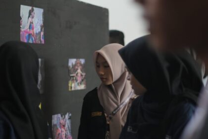 Pameran Fotografi bertemakan Pukau Seni Nirwana Nusantara, Dokumentasi LATAR KPI Unhasy Jombang 2024.