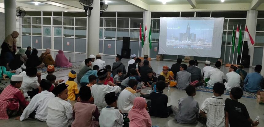 Pengurus Ranting Nahdlatul Ulama (PRNU) Indro Kebomas, menggelar nonton bareng (Nobar) Film Dokumenter dalam rangka memperingati Hari Santri Nasional 2024, Senin (21/10/2024) malam. Foto: dok PRNU Indro/NUGres