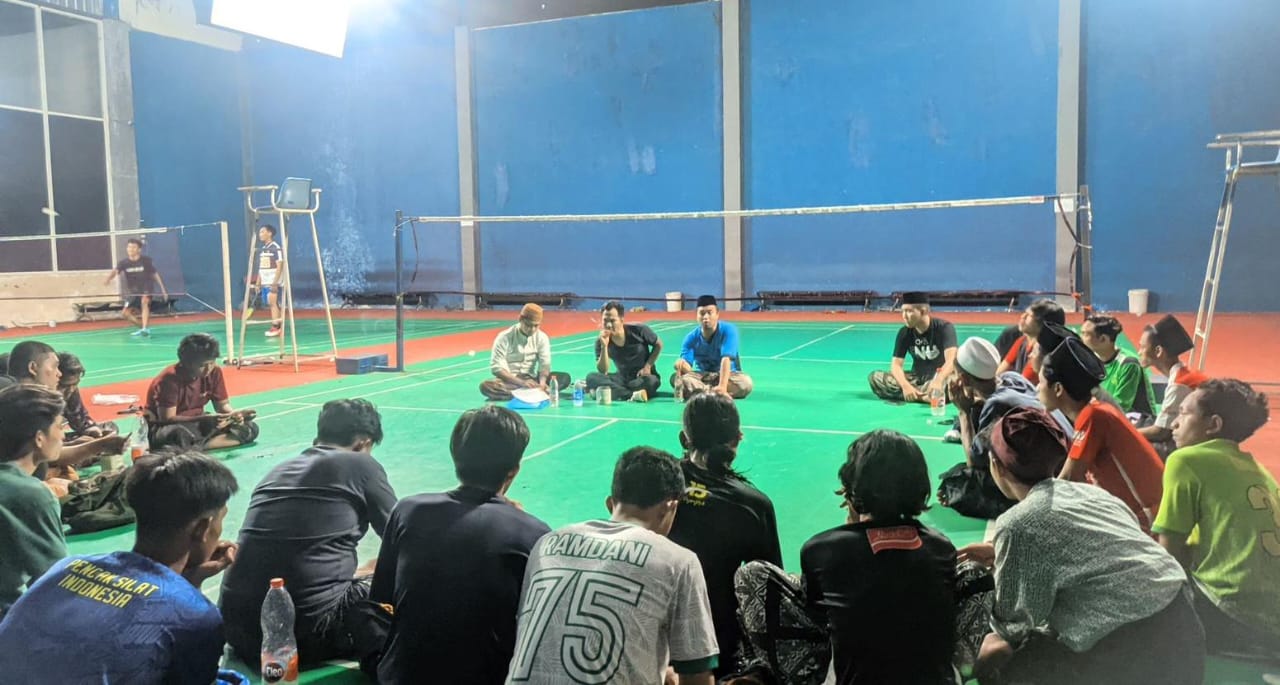 Rapat Panitia Gebyar Hari Santri Nasional 2024 RMI MWCNU Bungah bersama Lembaga dan Banol NU di Kecamatan Bungah Gresik. Foto: dok LTN MWCNU Bungah