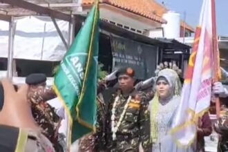 Sebuah prosesi pernikahan personel Banser dan Denwatser, Sabtu (5/10/2024) di Desa Bedanten, Kecamatan Bungah Gresik, menjadi perhatian warga. Foto: instagram @ansorbungah/NUGres