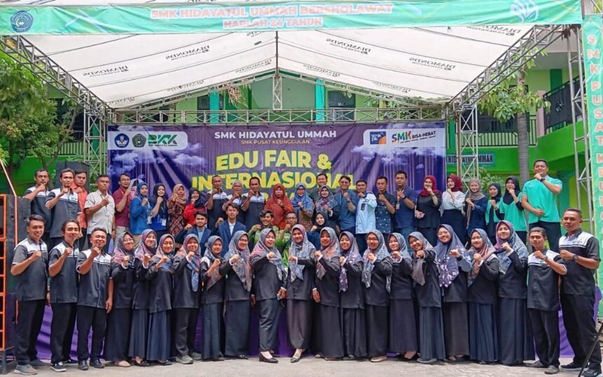 Pacu semangat siswa, SMK Hidayatul Ummah (SMKHU) Balongpanggang, Gresik, membuat terobosan dengan mengadakan event berjuluk "Edu Fair and International Job Fair". Foto: dok SMKHU Balongpanggang/NUGres