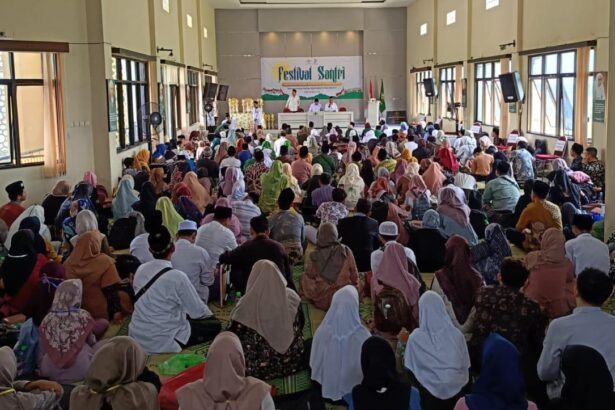 Suasana penutupan Festival Santri 2024 PCNU Gresik, Sabtu (26/10/2024) yang sedianya telah berlangsung hampir sepekan dipusatkan di Gedung PCNU Gresik. Foto: Luthfi/NUGres