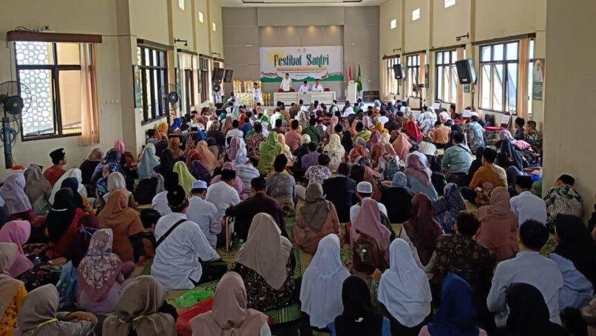 Suasana penutupan Festival Santri 2024 PCNU Gresik, Sabtu (26/10/2024) yang sedianya telah berlangsung hampir sepekan dipusatkan di Gedung PCNU Gresik. Foto: Luthfi/NUGres