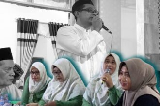 Kegiatan Rutin Tanbihul Ghofilin Pimpinan Ranting Muslimat NU Kedamean, para jamaah diajak menjauhi sifat sombong, tamak dan hasut. Foto: dok Tim Portanu Kedamean/NUGres