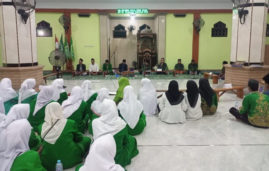 Suasana khidmat Turba (Turun ke bawah) yang dihelat MWCNU Kedamean dengan tuan rumah Pengurus Ranting NU Slempit, Selasa (15/10/2024) di Masjid Jami Nurul Jannah Desa Slempit, Kecamatan Kedamean, Gresik. Foto: dok MWCNU Kedamean/NUGres