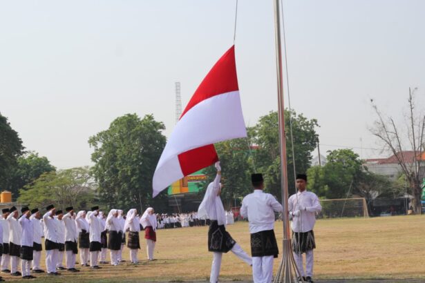 Pemerintah Kabupaten Gresik melibatkan berbagai komponen masyarakat Gresik menggelar Upacara Hari Santri Nasional Tahun 2024, Selasa (22/10/2024) pagi, di Lapangan Alun-alun Sidayu, Gresik. Foto: dok PAC GP Ansor Sidayu/NUGres