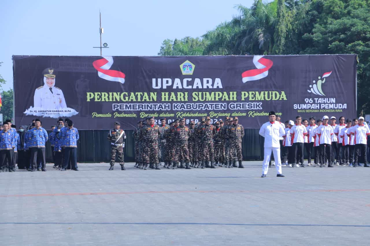 Upacara peringatan Hari Sumpah Pemuda ke-96 yang dihelat Pemkab Gresik diikuti oleh berbagai komponen stakeholder, baik ASN, TNI/Polri, pegiat Organisasi kepemudaan hingga pelajar. Foto: ist/NUGres