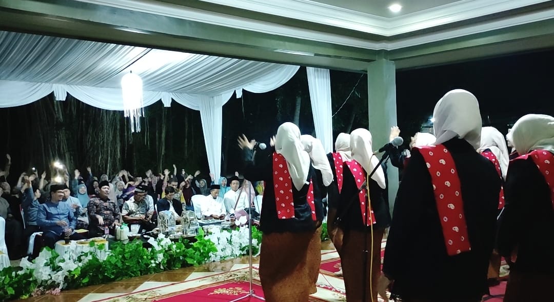 Tim Paduan Suara Fatayat NU Ranting Ketanen Juara I Festival Lomba 