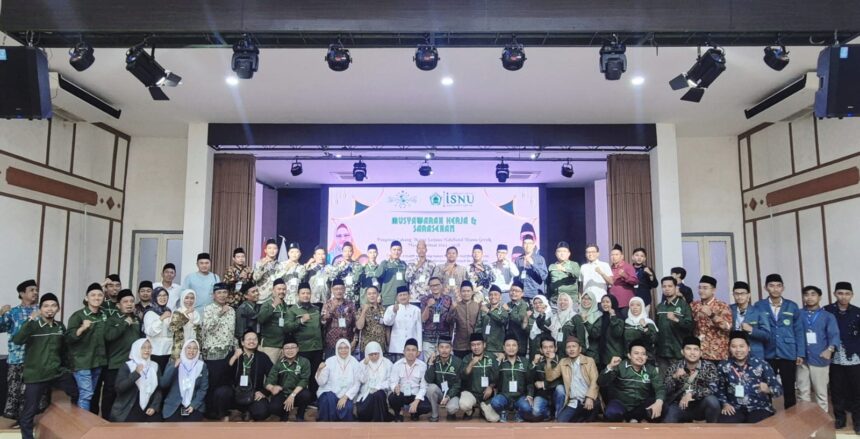 Pimpinan Cabang (PC) Ikatan Sarjana Nahdlatul Ulama (ISNU) Gresik saat menggelar Sarasehan dan Musyawarah Kerja ke-1 di Gedung Nasional Indonesia Kabupaten Gresik pada 5 November 2024 waktu lalu. Foto: dok PC ISNU Gresik/NUGres