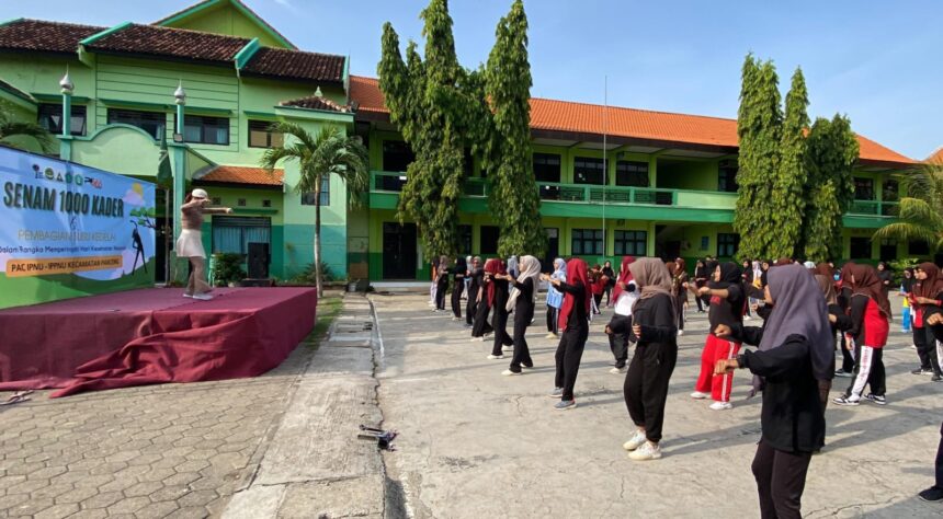 Pimpinan Anak Cabang (PAC) IPNU IPPNU Panceng melaksanakan kegiatan Senam 1000 Kader, Jumat (22/11/2024) pagi. Foto: dok PAC IPNU IPPNU Panceng/NUGres