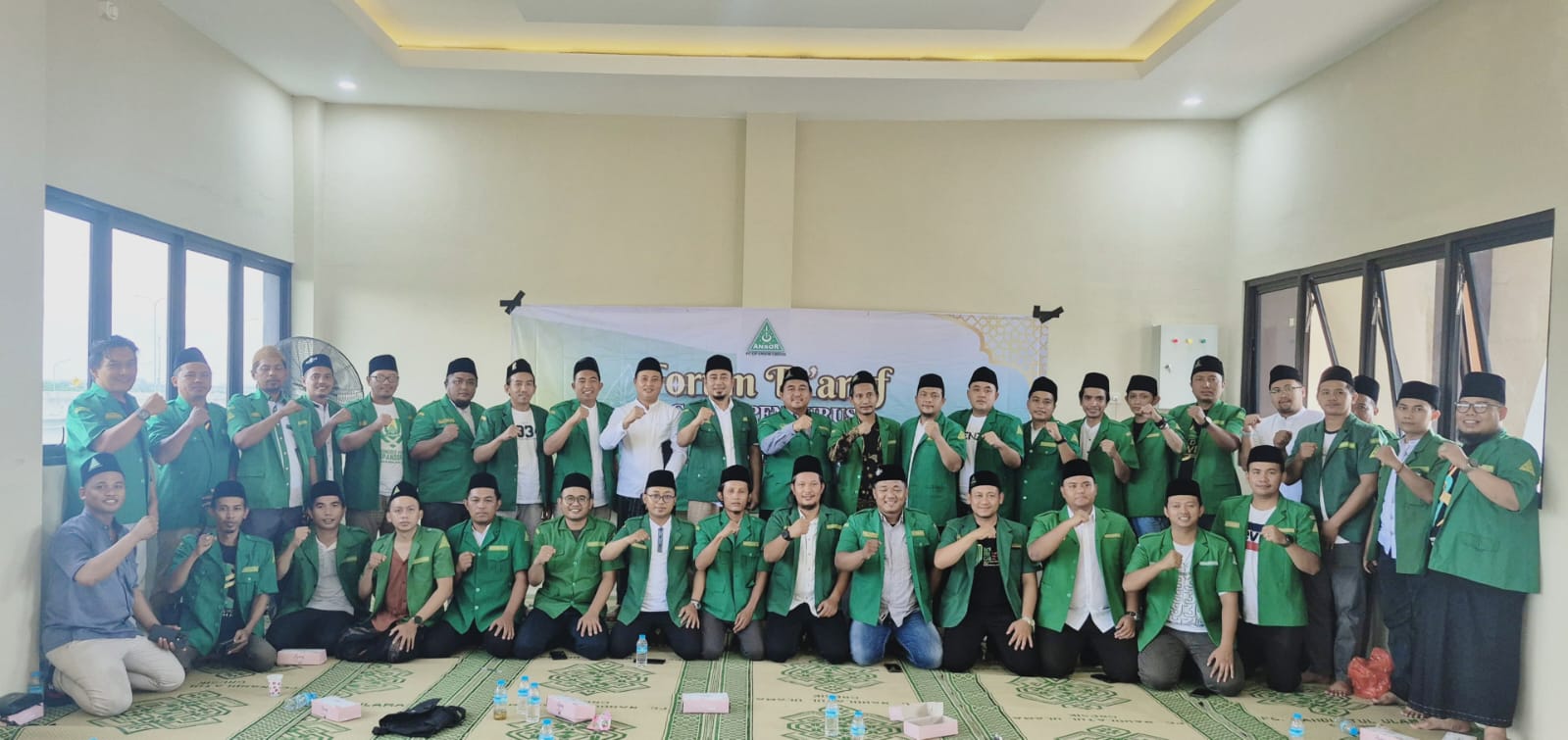 Calon Pengurus PC GP Ansor Gresik masa khidmat 2024 - 2028 mengabadikan momen dengan berfoto bersama. Foto: dok PC GP Ansor Gresik/NUGres