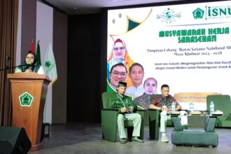 Plt Bupati Gresik Dr Hj Aminatun Habibah, saat memberikan Sambutan Kunci dalam acara Sarasehan dan Musyawarah Kerja yang diselenggarakan oleh PC ISNU Gresik, Selasa (5/11/2024). Foto: ist/NUGres