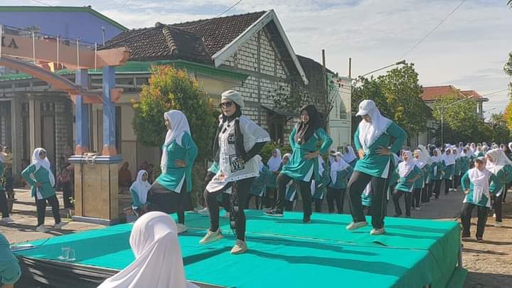 Jaga kebugaran tubuh, Pimpinan Anak Cabang (PAC) Fatayat NU Dukun bersama seluruh Ranting, kembali menggelar Senam sehat dan konsolidasi organisasi, Jum'at (29/11/2024). Foto: dok PAC Fatayat NU Dukun/NUGres