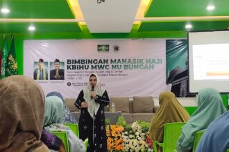 KBIHU MWCNU Bungah kembali menggelar manasik haji dengan materi Fiqih Perempuan bersama Hj Aminatun Habibah, diikuti puluhan CJH perempuan, Ahad (8/12/2024). Foto: dok LTN MWCNU Bungah/NUGres