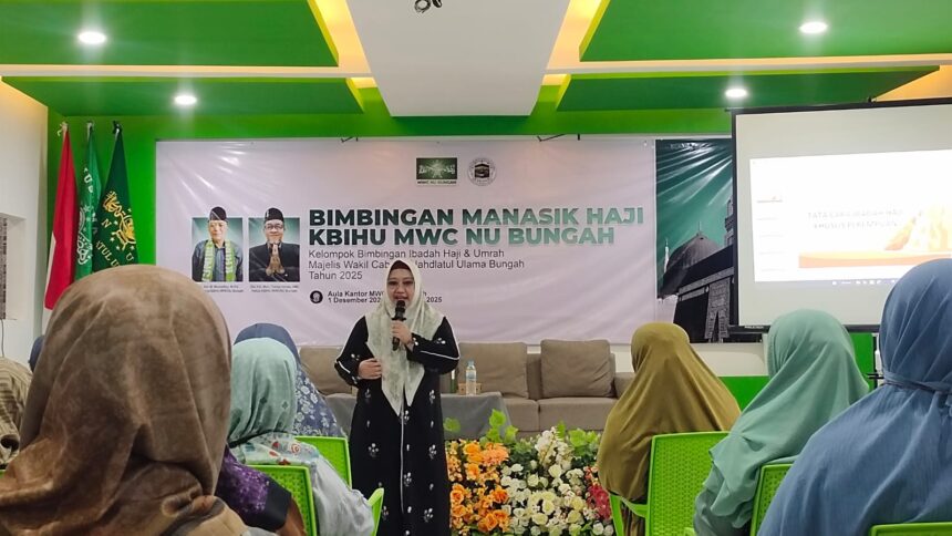 KBIHU MWCNU Bungah kembali menggelar manasik haji dengan materi Fiqih Perempuan bersama Hj Aminatun Habibah, diikuti puluhan CJH perempuan, Ahad (8/12/2024). Foto: dok LTN MWCNU Bungah/NUGres