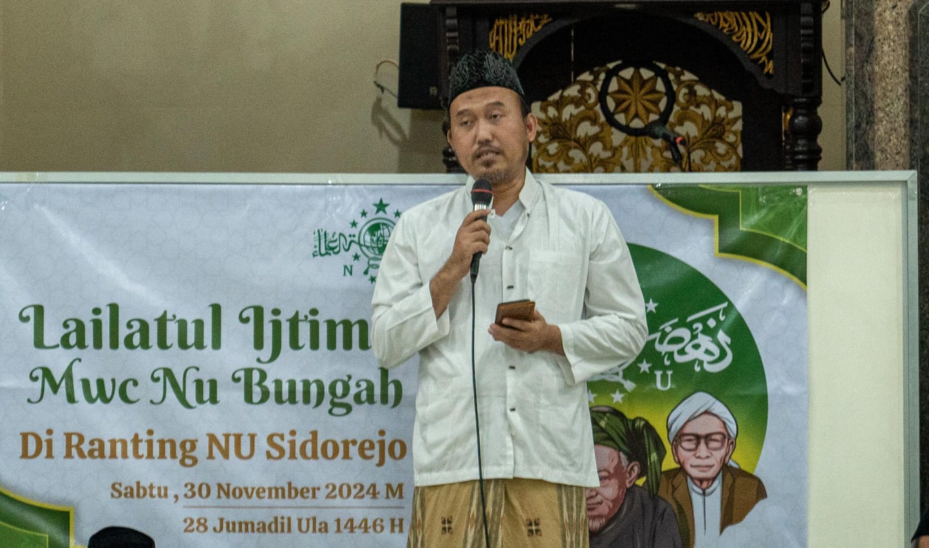 Ketua Tanfidziyah MWCNU Bungah, KH M Ala'uddin saat menyosialisasikan progres dan laporan kegiatan MWCNU Bungah. Foto: dok LTN MWCNU Bungah/NUGres